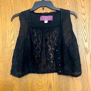 Black Crop Vest 🖤